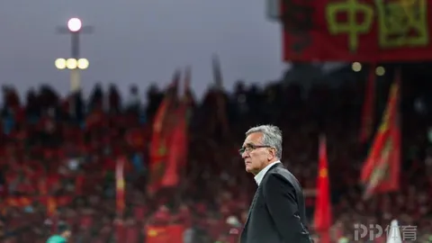 传奇球星吉格斯揭秘：2000年巴萨瞄准我，弗格森爵士力拒，巴萨遭严词回绝！